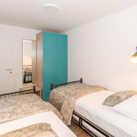 Ivka - Modern And Luxurious Oldtown Apartment