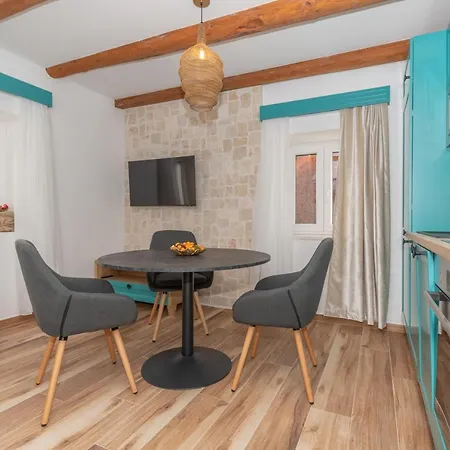 Ivka - Modern And Luxurious Oldtown Apartament *