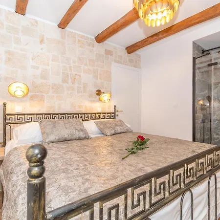 Ivka - Modern And Luxurious Oldtown Apartament *