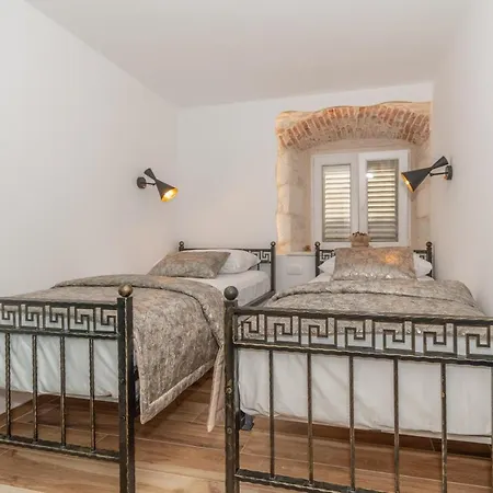 Ivka - Modern And Luxurious Oldtown Apartament Makarska