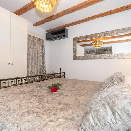 Ivka - Modern And Luxurious Oldtown Apartament *